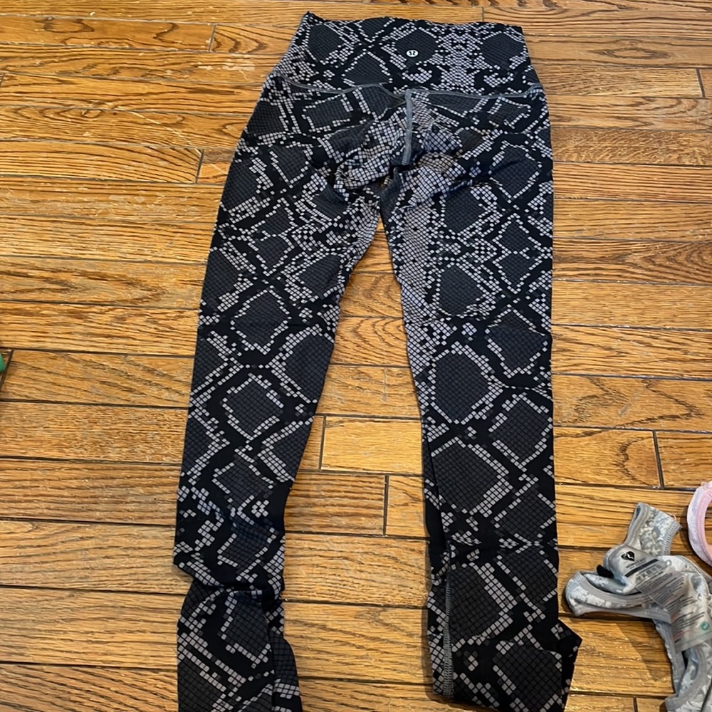 WUNDER UNDER HIGH WAISTED LEGGINGS - Picture 2 of 2